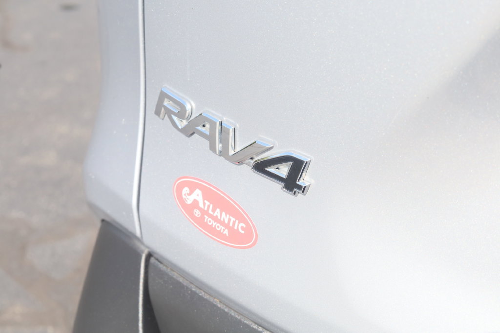 Used 2024 Toyota RAV4 LE AWD/4WD image 28