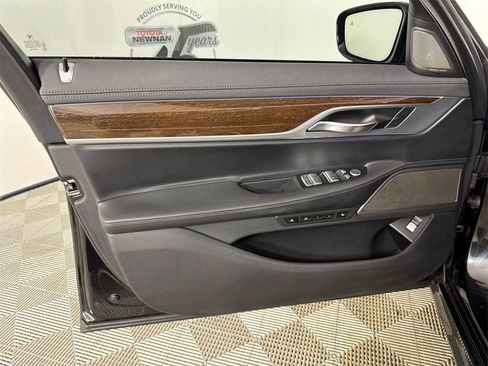 Used 2020 BMW 740i w/ M Sport Package image 12