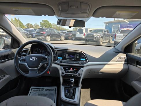 Used 2017 Hyundai Elantra SE FWD image 12