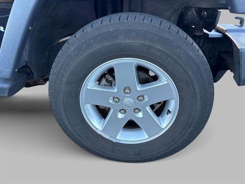 Used 2013 Jeep Wrangler Freedom Edition image 29