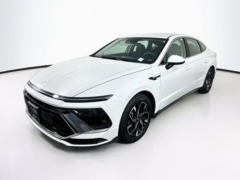 Used 2025 Hyundai Sonata SEL FWD image 3
