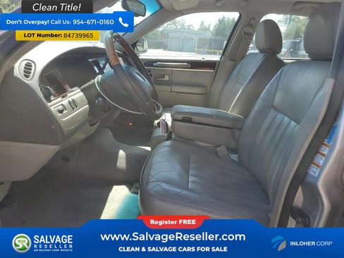 Used 2003 Lincoln Town Car Signature RWD image 9