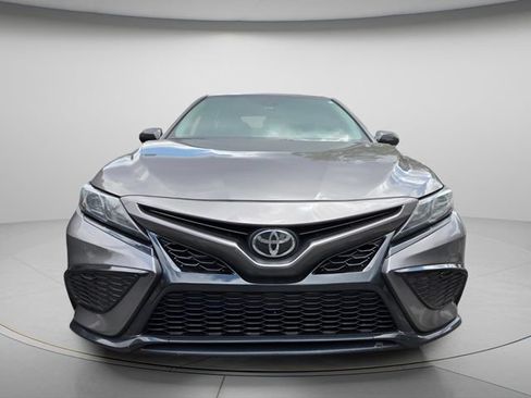 Used 2024 Toyota Camry SE FWD image 3