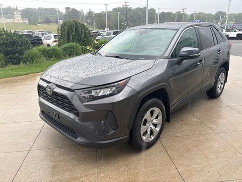 Used 2022 Toyota RAV4 LE AWD/4WD image 3