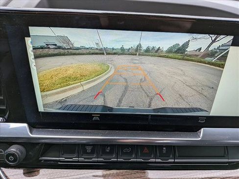 Used 2024 Chevrolet Silverado 2500 LT w/ Convenience Package image 13