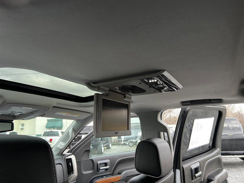 Used 2018 Chevrolet Silverado 2500 High Country w/ Duramax Plus Package image 9