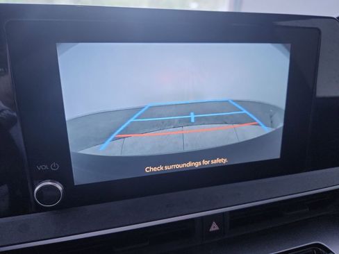 Used 2023 Toyota Prius LE image 17