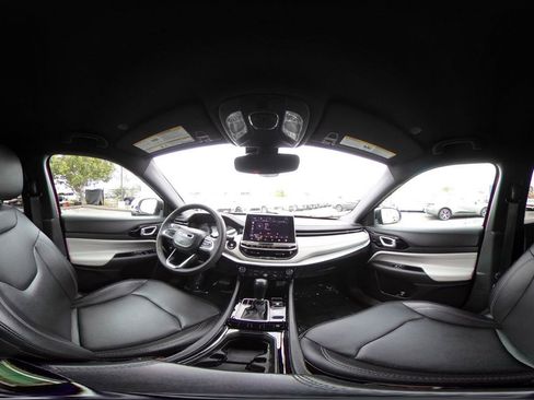 Used 2025 Jeep Compass Limited image 43