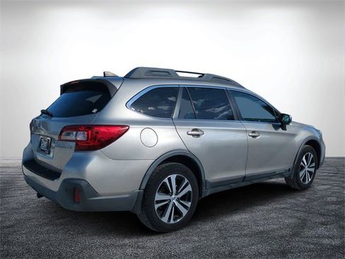 Used 2018 Subaru Outback 2.5i Limited image 3