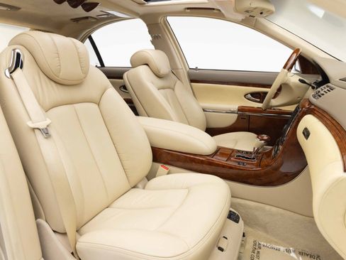 Used 2004 Maybach 57 RWD image 4