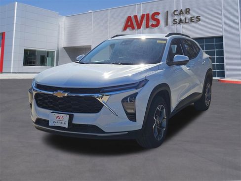 Used 2025 Chevrolet Trax LT w/ LT Convenience Package image 1