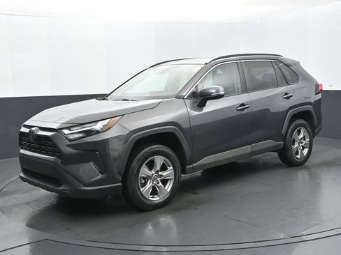 Used 2022 Toyota RAV4 XLE image 1