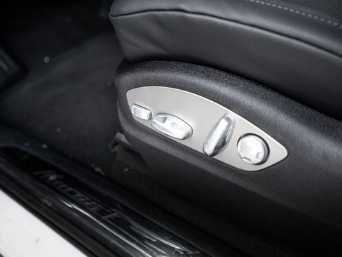Certified 2026 Porsche Macan Turbo AWD/4WD image 17