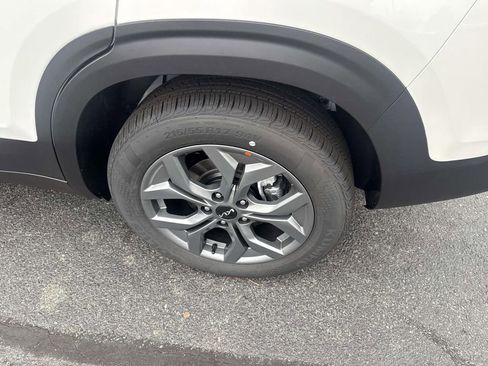 New 2026 Kia Seltos LX image 5