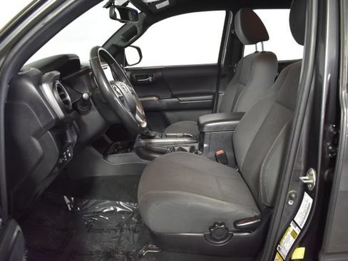 Used 2017 Toyota Tacoma TRD Sport w/ Tow Package (A/T) AWD/4WD image 11
