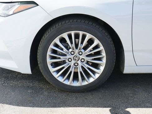 Used 2022 Toyota Avalon Limited w/ Advanced Safety Package FWD image 6