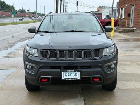 Used 2017 Jeep Compass Trailhawk w/ Leather Interior Group AWD/4WD image 2