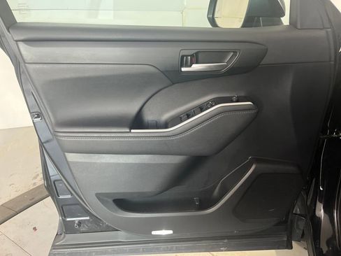 Used 2023 Toyota Highlander XSE image 27