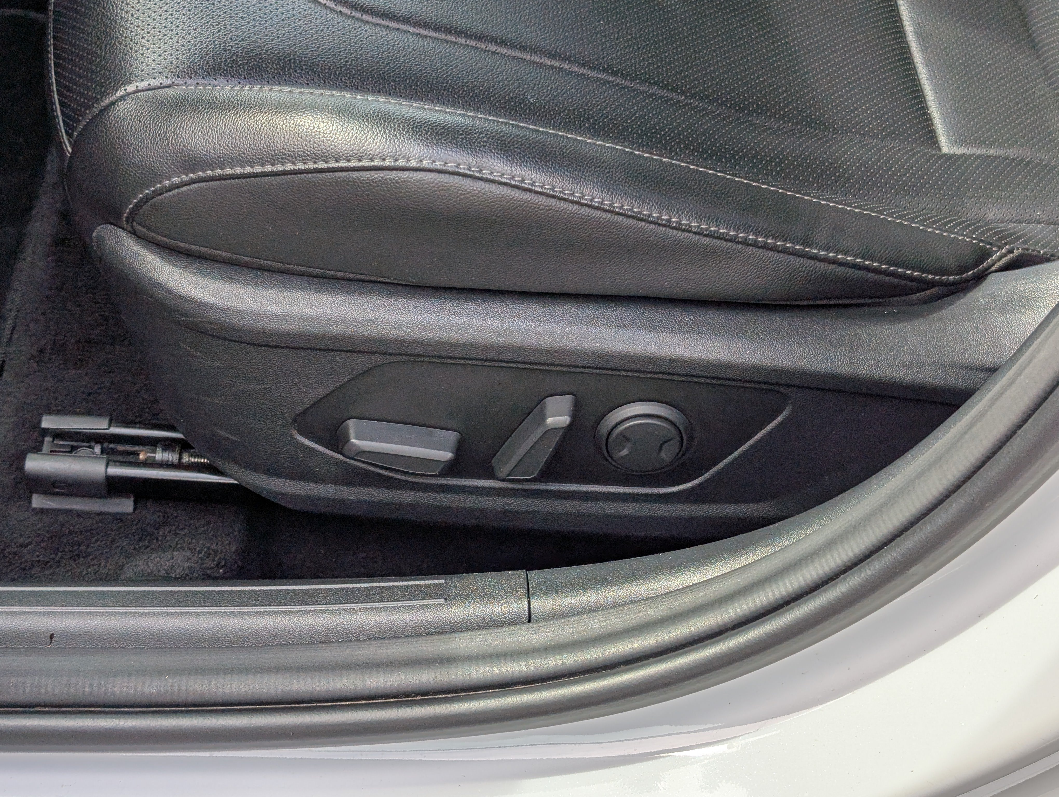 Used 2025 Hyundai Elantra Limited FWD image 15