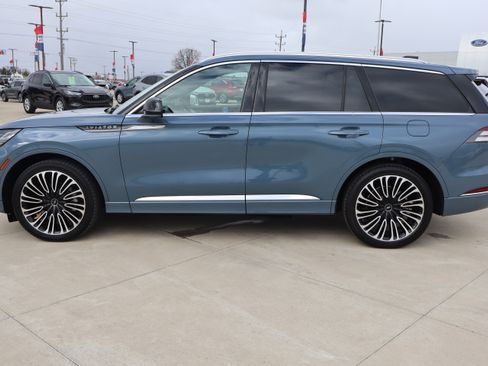 Used 2025 Lincoln Aviator Black Label image 8