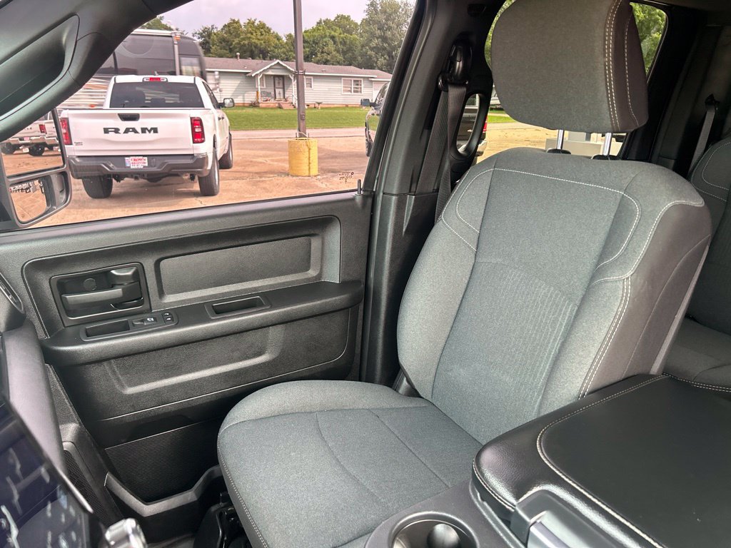 Used 2024 RAM 3500 Tradesman w/ Chrome Appearance Group AWD/4WD image 9