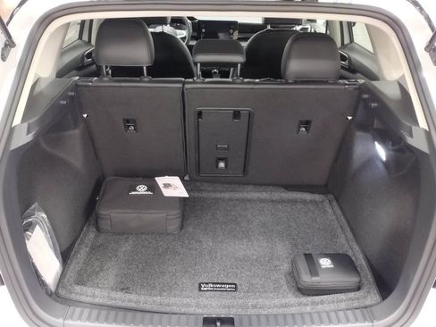 Certified 2025 Volkswagen Taos SE AWD/4WD image 17