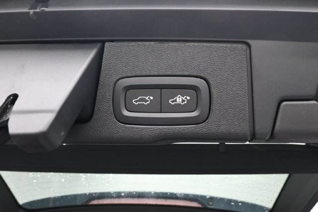 New 2027 Volvo XC60 B5 Plus AWD/4WD image 32