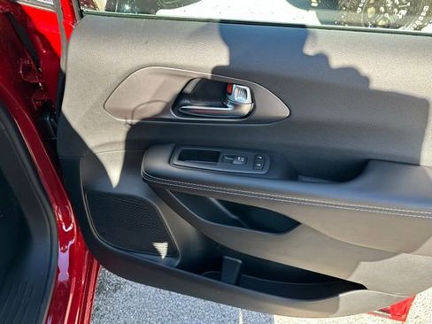 New 2026 Chrysler Pacifica Select image 12