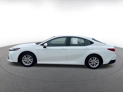 Used 2025 Toyota Camry LE image 9