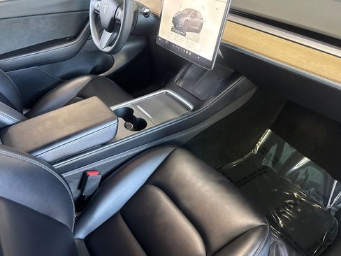 Used 2022 Tesla Model Y Performance AWD/4WD image 35