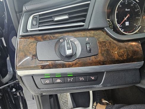 Used 2014 BMW 750Li image 38