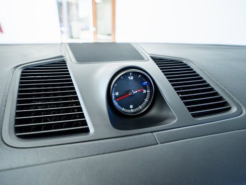 Used 2022 Porsche Cayenne Platinum Edition image 47