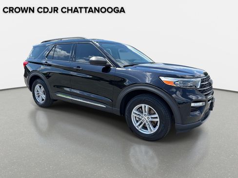 Used 2022 Ford Explorer XLT w/ Equipment Group 202A AWD/4WD image 2