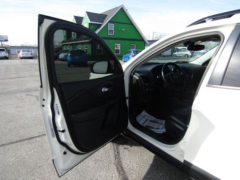 Used 2019 Jeep Cherokee Latitude Plus image 16