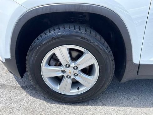 Used 2019 Chevrolet Trax LT w/ LT Convenience Package AWD/4WD image 4
