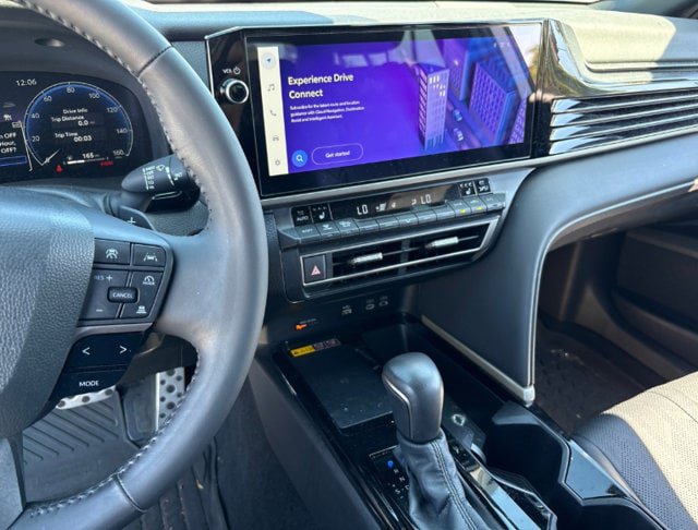 Used 2025 Toyota Camry XSE FWD image 9