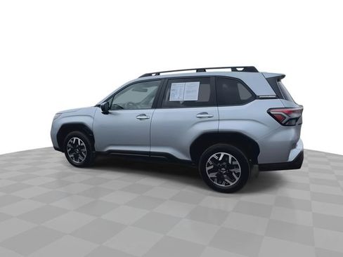 Used 2025 Subaru Forester Premium AWD/4WD image 6