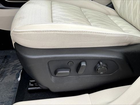 Used 2021 Buick Envision Avenir w/ Technology Package II AWD/4WD image 38