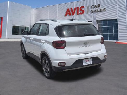 Used 2025 Hyundai Venue SEL FWD image 9
