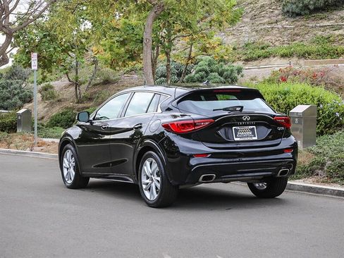 Used 2017 INFINITI QX30 image 5