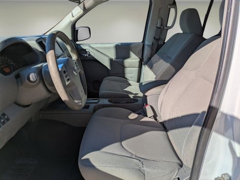 Used 2019 Nissan Frontier SV image 17