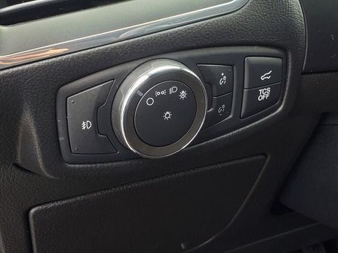 Used 2022 Ford Edge Titanium AWD/4WD image 10