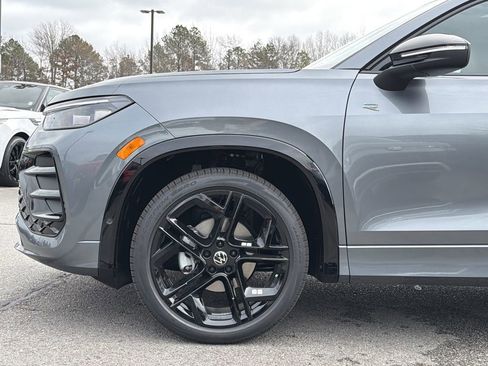 New 2026 Volkswagen Tiguan SE R-Line image 9