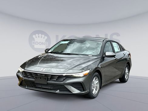 New 2026 Hyundai Elantra SE image 1