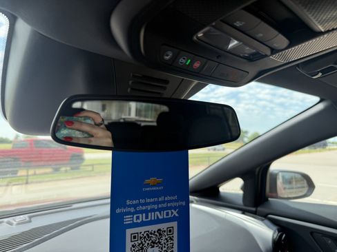 New 2025 Chevrolet Equinox EV RS image 22