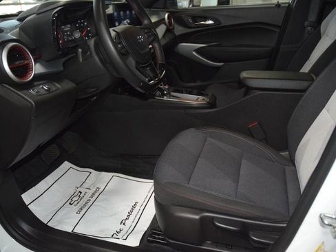 Used 2024 Chevrolet Trax RS FWD image 37