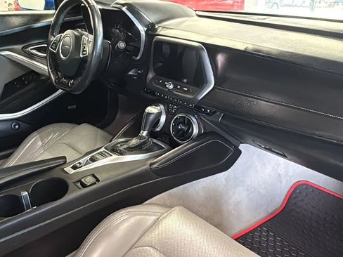 Used 2018 Chevrolet Camaro SS RWD image 9
