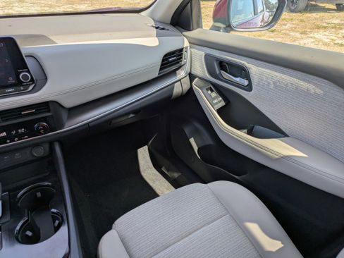 Used 2023 Nissan Rogue SV FWD image 16