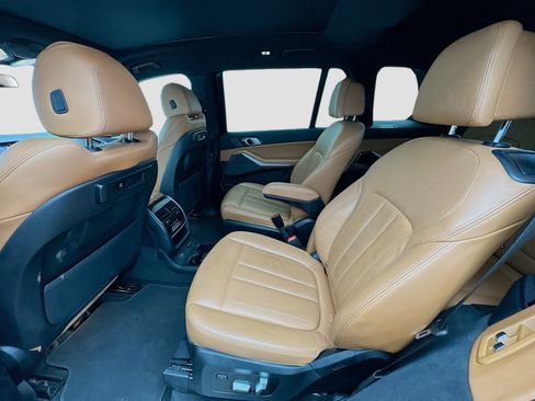 Used 2022 BMW X7 xDrive40i w/ M Sport Package image 16