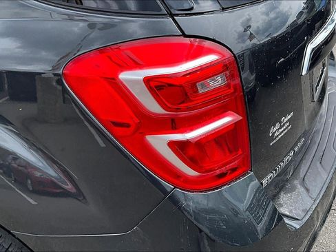 Used 2017 Chevrolet Equinox Premier w/ Enhanced Convenience Package AWD/4WD image 26